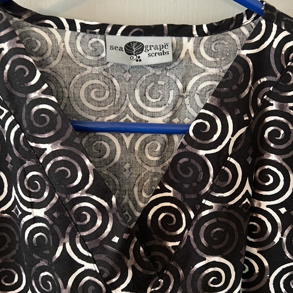 Scrub top - Picture 2 of 2